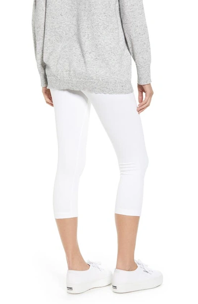 Lyssé Denim Capri Leggings In White In White