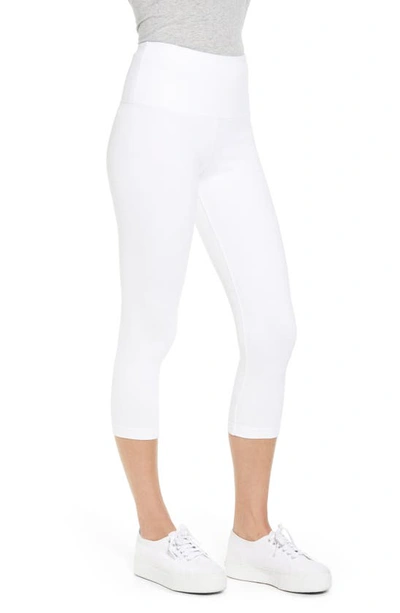 Lyssé Denim Capri Leggings In White In White