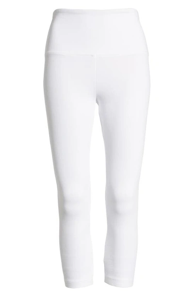 Lyssé Denim Capri Leggings In White In White