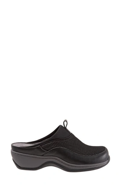Shop Softwalkr Aberdeen Sneaker In Black Leather