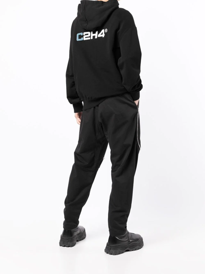C2h4 Logo-print Pullover Hoodie In Schwarz