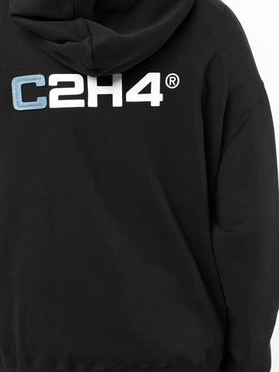 Shop C2h4 Logo-print Pullover Hoodie In Schwarz