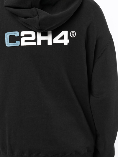 C2h4 Logo-print Pullover Hoodie In Schwarz