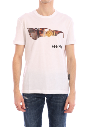 Shop Versace T-shirt Biggie Sunglasses In White