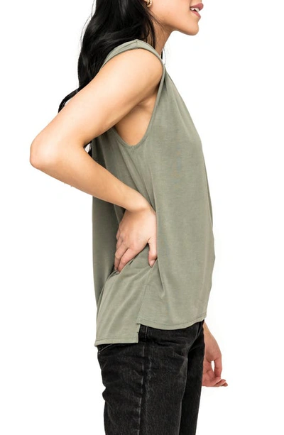 Gibsonlook V-neck T-shirt In Military Green