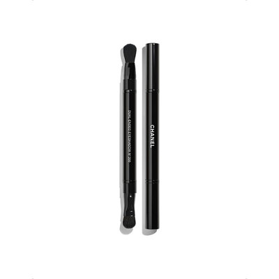 Shop Chanel <strong>pinceau Duo Paupières Rétractable N°200</strong> Dual-ended Eyeshadow Brush