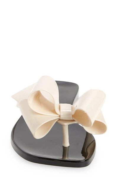 Jeffrey Campbell Sugary Flip Flop In Cream Shiny Black Shiny