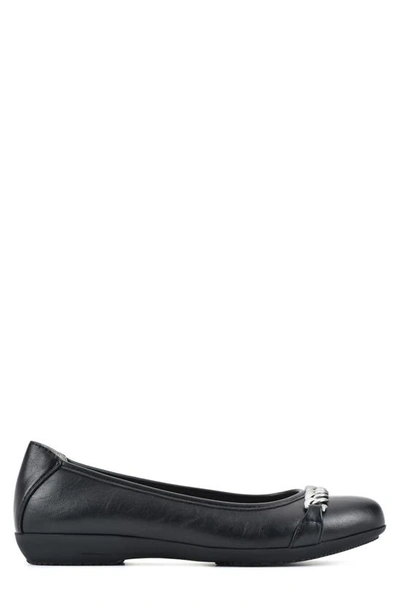Cliffs By White Mountain White Mountain Charmed Flat In Black/ Smooth