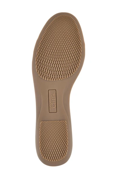 Cliffs By White Mountain White Mountain Charmed Flat In White/ Smooth
