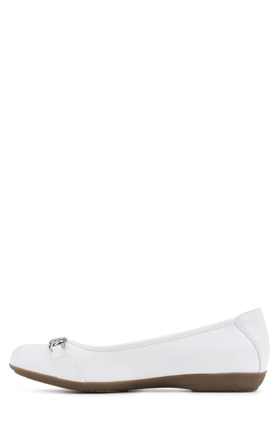 Cliffs By White Mountain White Mountain Charmed Flat In White/ Smooth