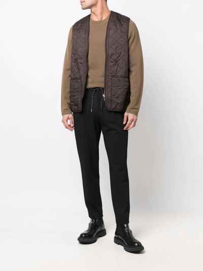 Barbour Logo Embroidered Quilted Gilet In Braun