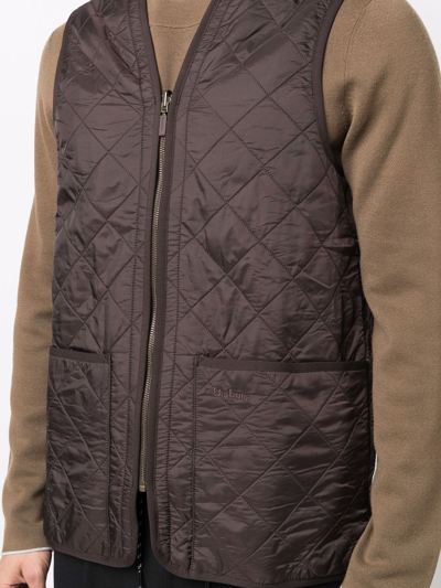 Barbour Logo Embroidered Quilted Gilet In Braun
