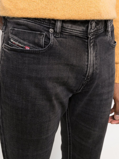 Shop Diesel Sleenker Low-rise Slim-cut Jeans In Schwarz