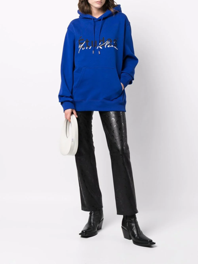 Shop Etudes Studio Logo-print Organic-cotton Hoodie In Blau