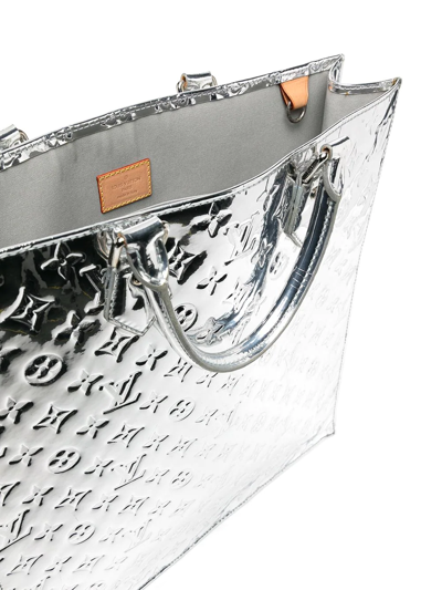 Pre-owned Louis Vuitton 2009  Debossed Monogram Sac Plat Shopper In Metallic