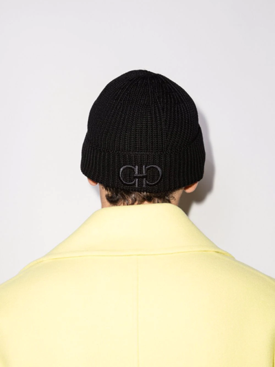 Ferragamo Gancini-logo Wool Beanie In Schwarz