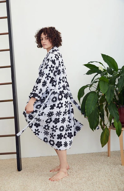 Shop Dusen Dusen Flower Cotton Bathrobe In Black And White