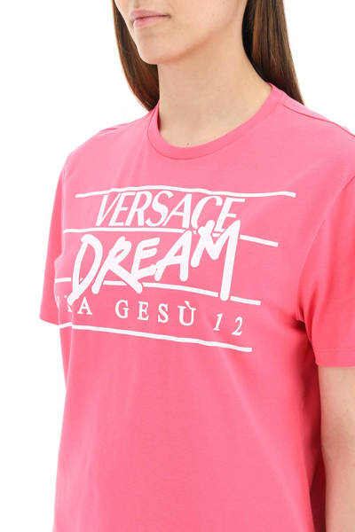 Shop Versace Dream Logo T-shirt In Fuchsia