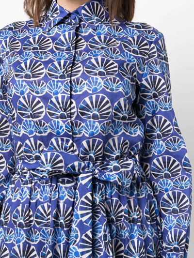 Shop La Doublej Bellini Shell-print Cotton Shirt Dress In Blau