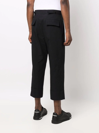 Shop Sapio Slim-cut Cropped Trousers In Schwarz