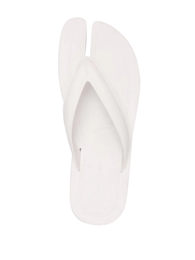 Maison Margiela Split-toe Rubber Flip Flops In Weiss