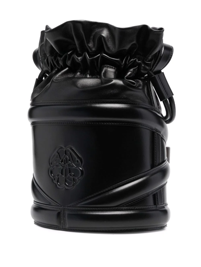 Shop Alexander Mcqueen The Soft Curve Bucket Bag In Schwarz