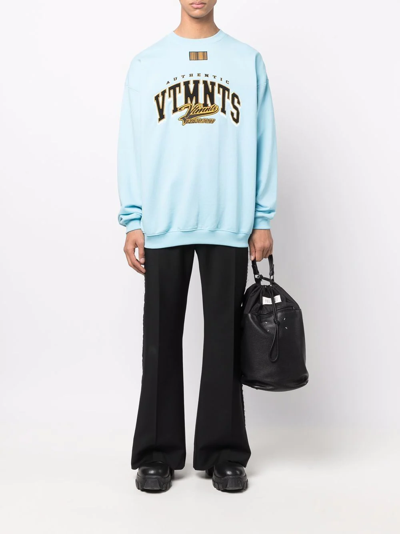 Shop Vtmnts Logo-print Crew Neck Sweatshirt In Blau