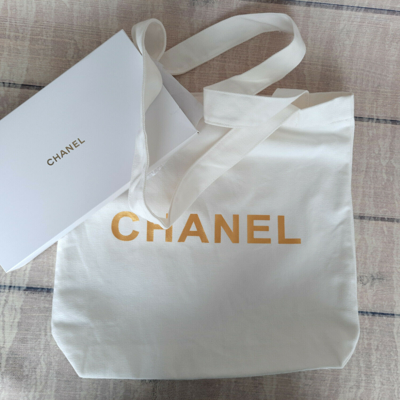 Pre-owned Chanel Beaute Vip Gift New Big Ivory White Tote Bag