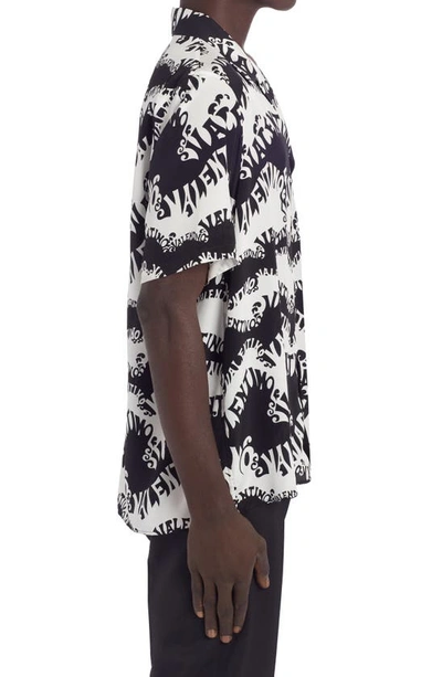 Shop Valentino Boxy Fit Fit Waves  Archive 1970 Short Sleeve Silk Button-up Camp Shirt In 7lx - Black / White