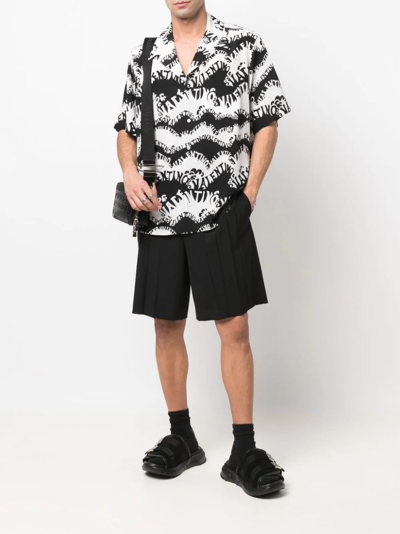 Shop Valentino Logo-print Short-sleeve Shirt In Schwarz