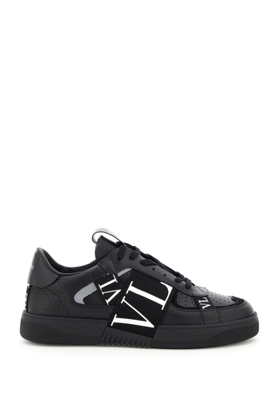 Shop Valentino Garavani Vl7n Sneakers In Black