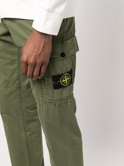 Shop Stone Island Compass-patch Cargo-pocket Straight-leg Trousers In Grün