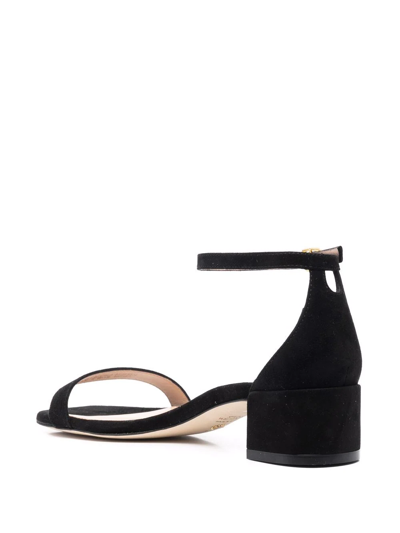 Stuart Weitzman Buckle-fastened Suede Sandals In Schwarz