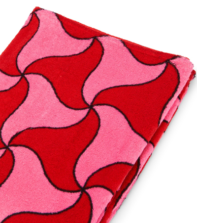 Bottega Veneta Ghost Abstract-pattern Beach Towel In Pink/red