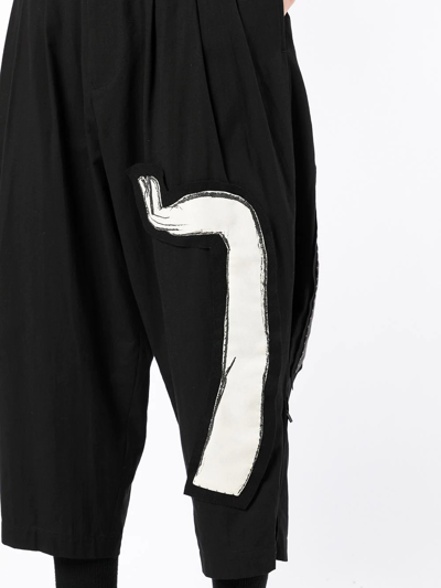 Shop Yohji Yamamoto Cropped Tailored Trousers In Schwarz
