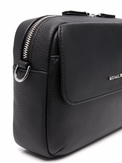 Michael Kors Textured Cow Leather Messenger Bag In Schwarz