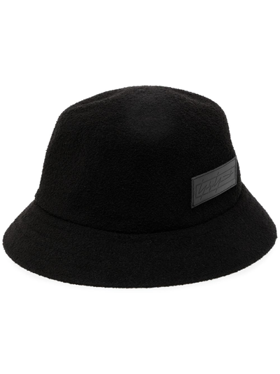 Shop Yohji Yamamoto Logo-patch Bucket Hat In Schwarz