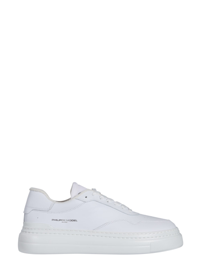 Shop Philippe Model Etienne Sneakers In Bianco