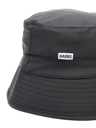 Shop Rains Logo-plaque Bucket Hat In Schwarz
