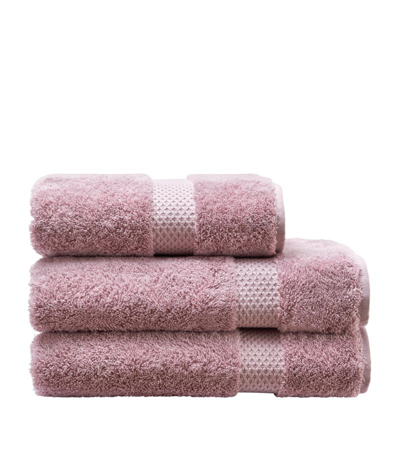 Shop Yves Delorme Étoile Hand Towel (55cm X 100cm) In Pink