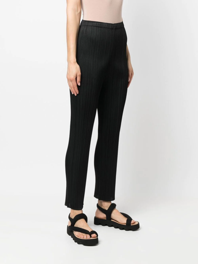 Shop Issey Miyake Elasticated-waist Slip-on Straight Trousers In Schwarz