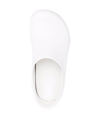Shop Gcds Ibex Embossed-logo Clogs In Weiss