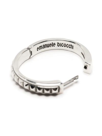 Shop Emanuele Bicocchi Pyramid-embossed Small-hoop Earring In Silber