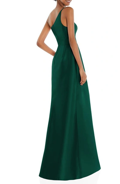 Shop Alfred Sung One-shoulder Satin Gown In Hunter Green