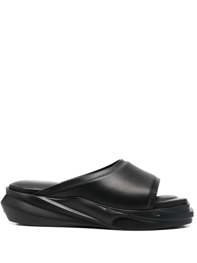 Alyx Mono Leather Slide Sandals In Schwarz