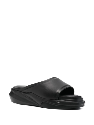 Alyx Mono Leather Slide Sandals In Schwarz