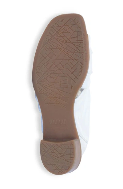 Munro Lee Slide Sandal In White Sheep