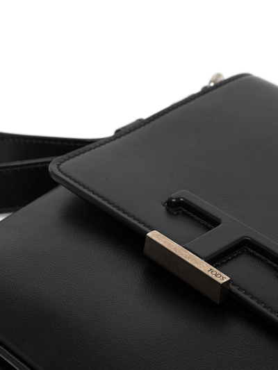 Tod's T-buckle Leather Messenger Bag In Schwarz