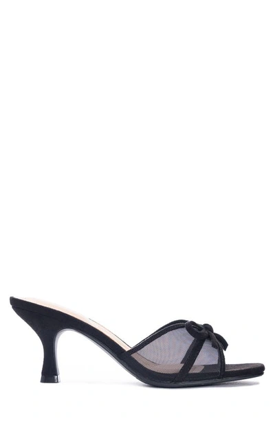 Cl By Laundry Jump Up Bow Slide Sandal In Black
