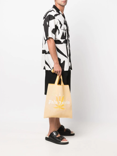 Palm Angels Logo-print Raffia Tote Bag In Gelb